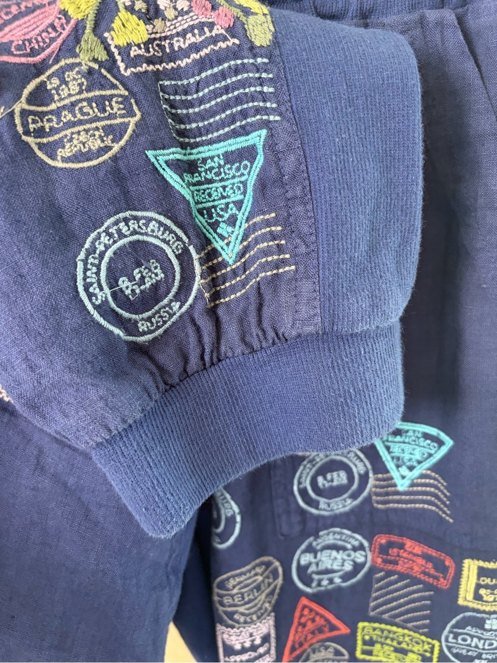 HTF JOHNNY WAS Pete & Greta Blue Travel Stamp Embroidered Linen Joggers Size XS - Picture 4 of 7
